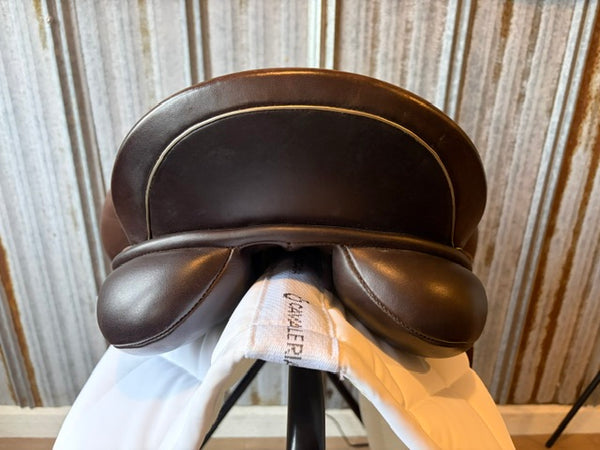 County Epiphany 2021  17 seat Chocolate brown consignment saddle