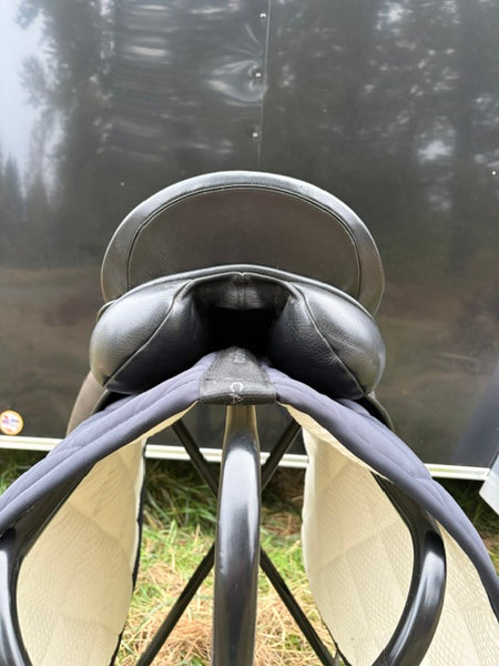 County Perfection consignment saddle