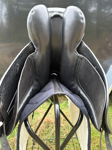 County Perfection consignment saddle