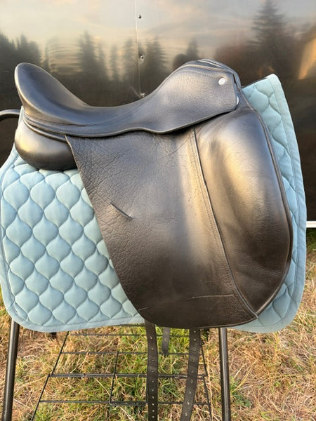Custom Advantage consignment saddle 17.5 seat