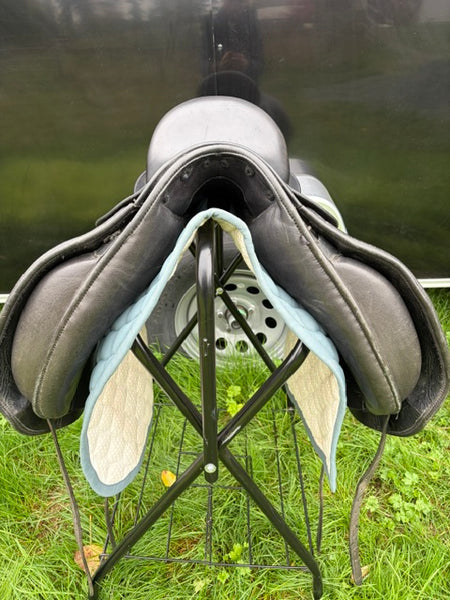 Frank Baines Elegance Dressage Consignment saddle 17.5 seat 2018