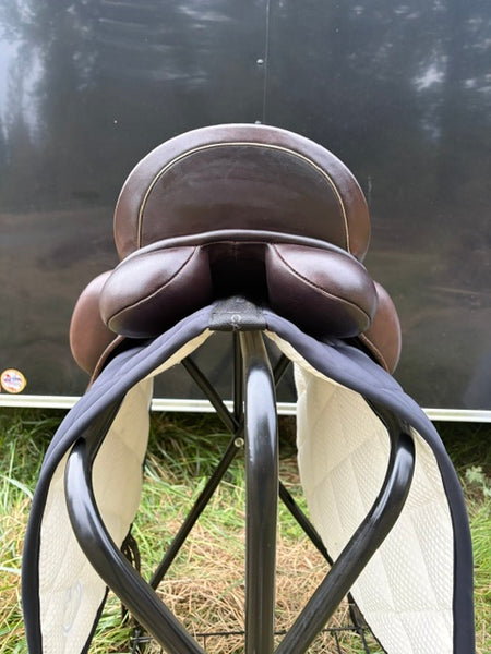 County Epiphany 2021  17 seat Chocolate brown consignment saddle
